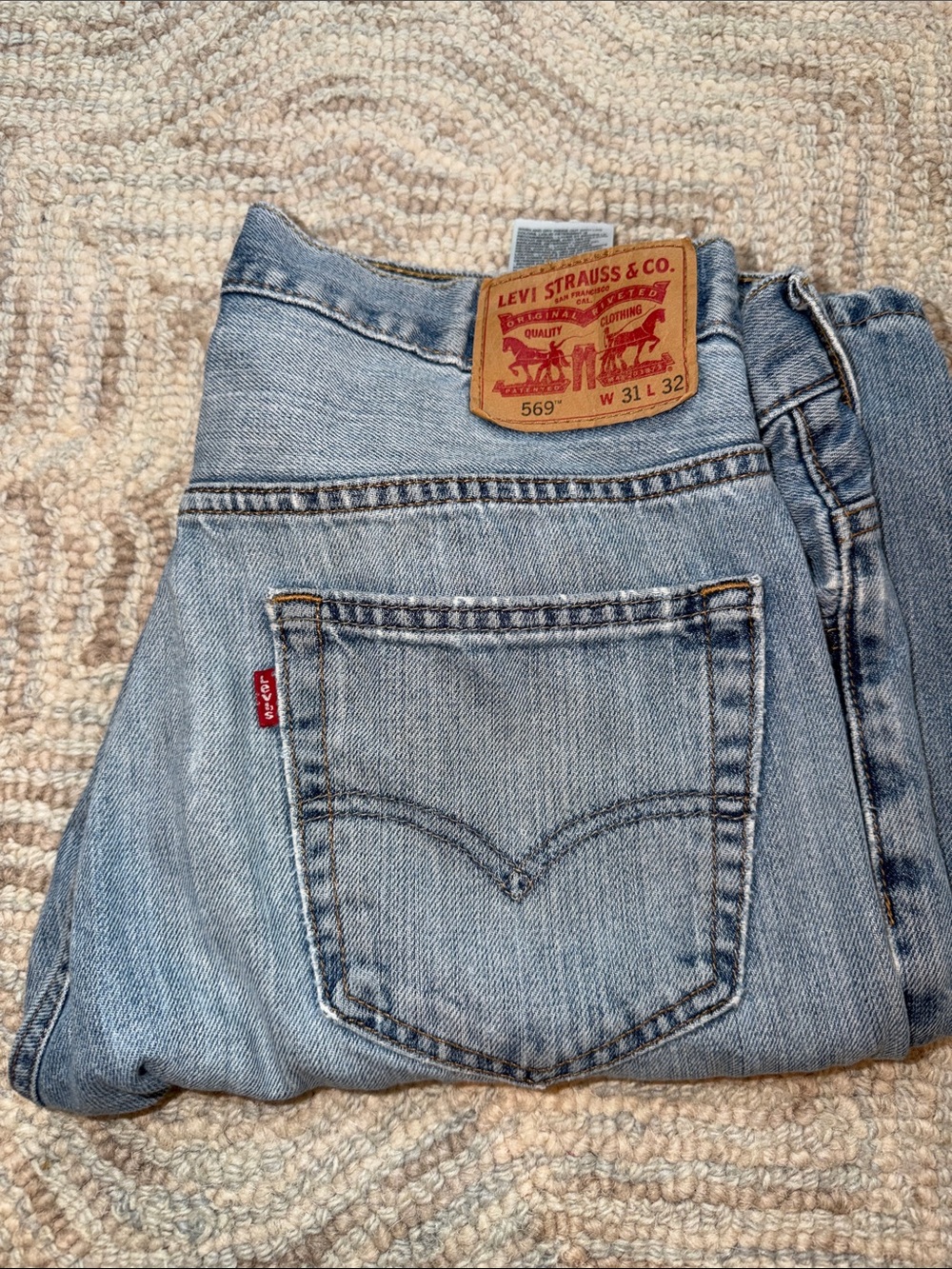 Levi's Men's Light Blue Relaxed Straight 569 Jeans